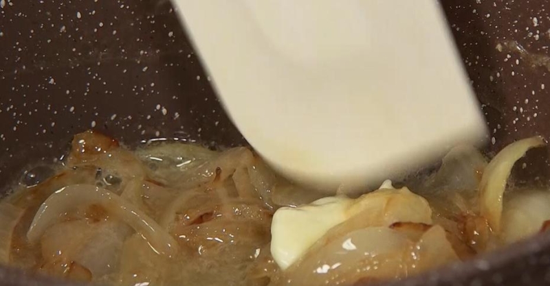 Форшмак с зелёным яблоком и красной икрой