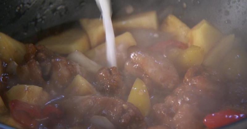 Вок из курицы и ананаса