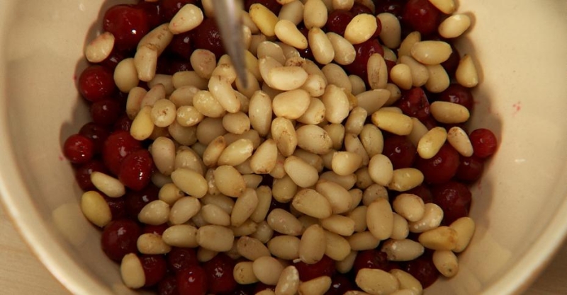 Таёжный десерт с кедровыми орехами