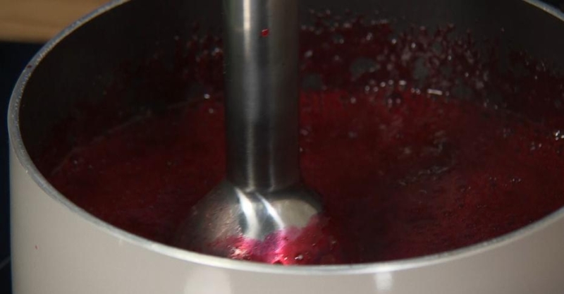 Бутерброды с икрой из ягод