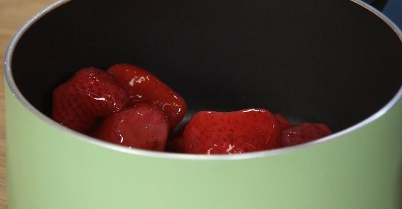 Бутерброды с икрой из ягод