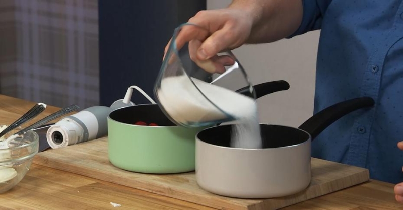 Бутерброды с икрой из ягод