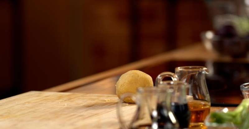 Свекольно-сливочный мусс с сырными крокетами