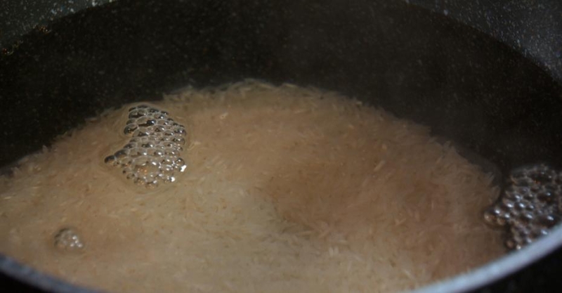 Курица с сухофруктами и томлёным рисом в лаваше