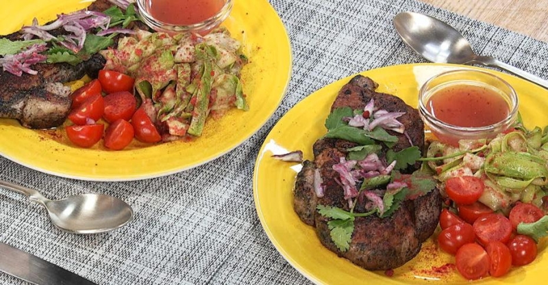 Стейк с маринованным кабачком