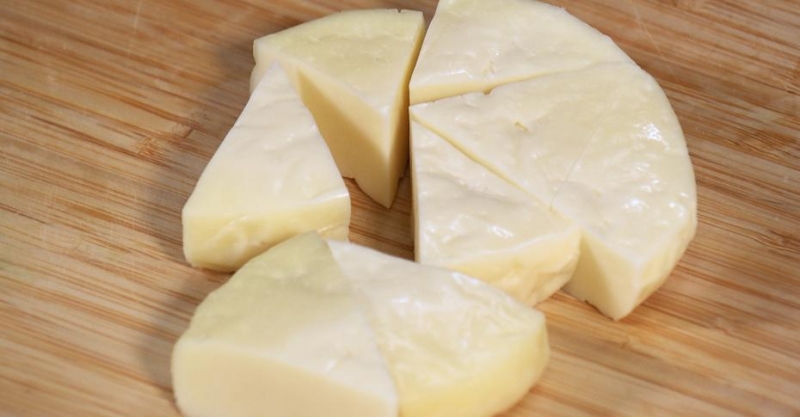 Омлет с халуми, помидорами, ветчиной и мятой