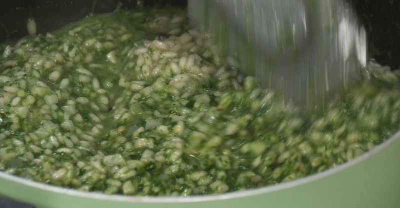 Зелёное ризотто и сливочный кальмар