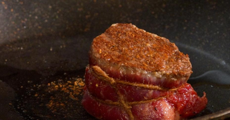 Филе-миньон с шоколадным соусом