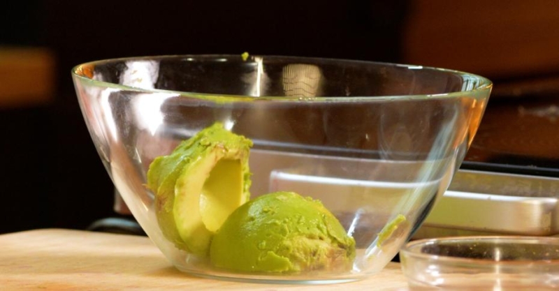 Чили кон карне с шоколадом, лепёшкой и гуакамоле