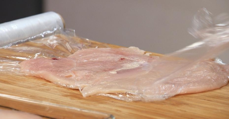 Шницель в крекерах и витаминный салат