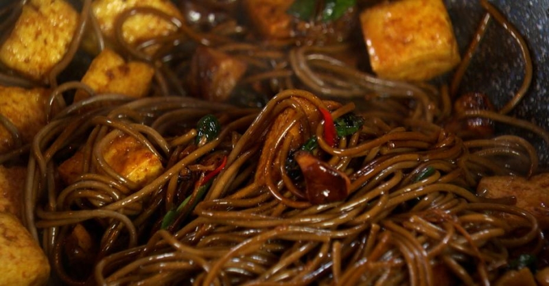 Гречневая лапша с тофу