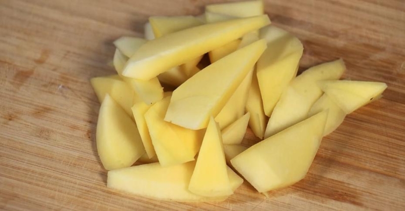 Салат из утки с манго и хурмой