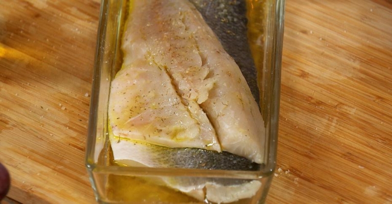 Жареные на гриле сибас и перцы