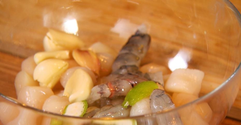 Лаймовый рис с морепродуктами и соусом из лемонграсса и лайма