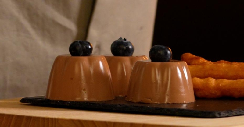 Панна-котта с шоколадным соусом