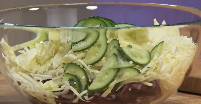 Шницель в крекерах и витаминный салат