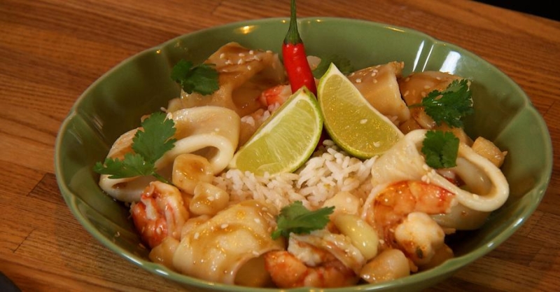 Лаймовый рис с морепродуктами и соусом из лемонграсса и лайма