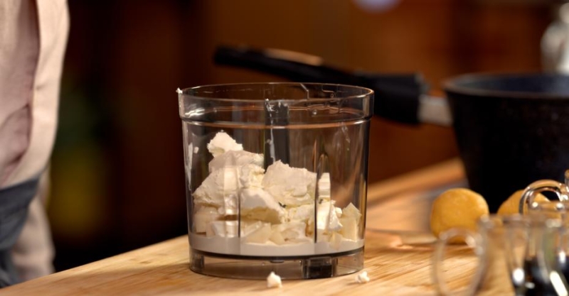 Свекольно-сливочный мусс с сырными крокетами