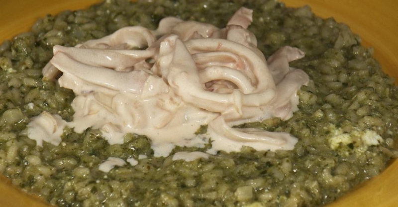 Зелёное ризотто и сливочный кальмар