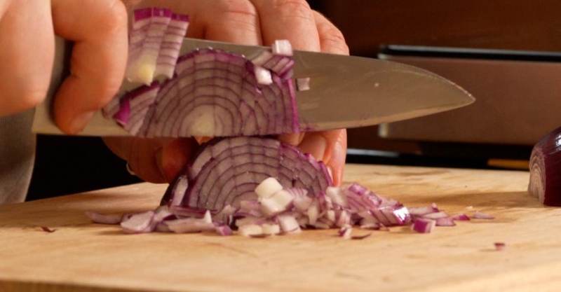 Чили кон карне с шоколадом, лепёшкой и гуакамоле