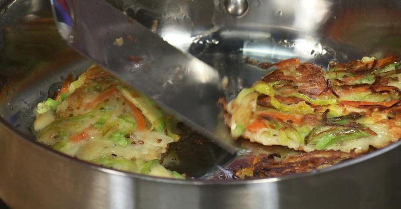 Маринованная скумбрия и блинчики ячхеджон