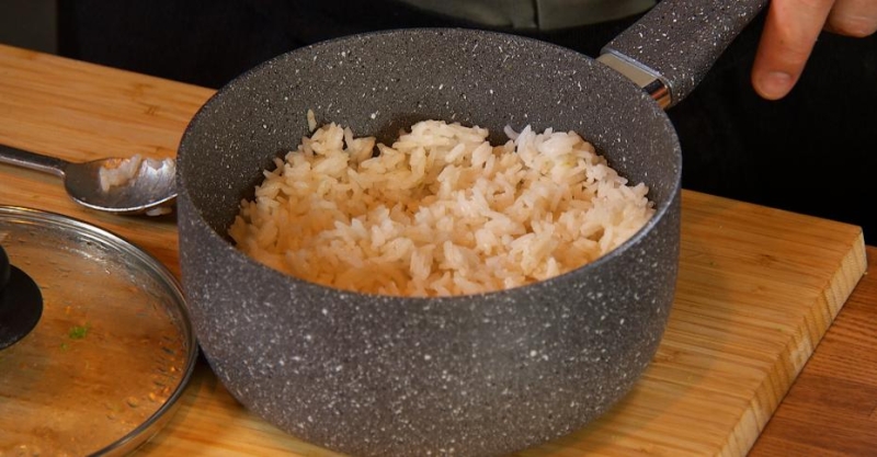 Лаймовый рис с морепродуктами и соусом из лемонграсса и лайма