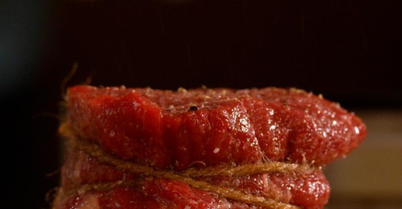 Филе-миньон с шоколадным соусом