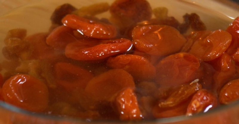 Курица с сухофруктами и томлёным рисом в лаваше