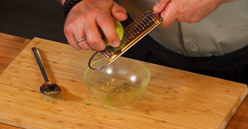 Лаймовый рис с морепродуктами и соусом из лемонграсса и лайма