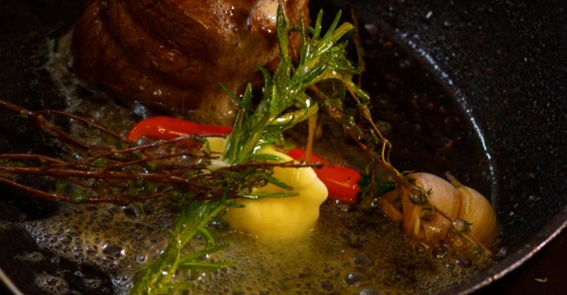 Филе-миньон с шоколадным соусом