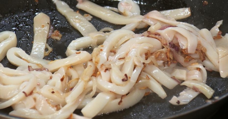 Зелёное ризотто и сливочный кальмар