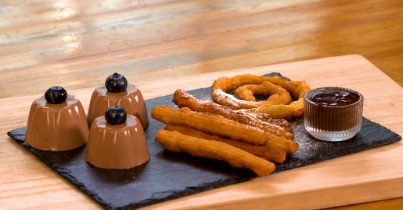 Панна-котта с шоколадным соусом