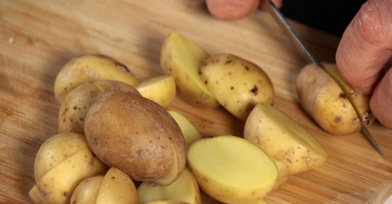 Картошка с грибами в сырном соусе