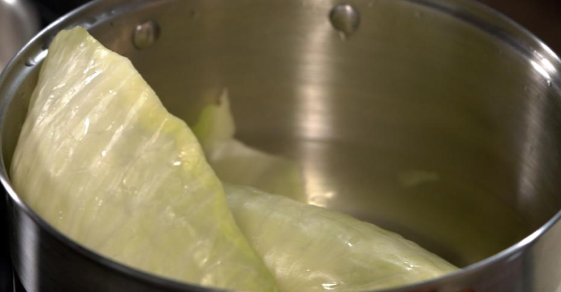 Голубцы с колбасками в итальянском стиле