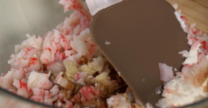 Крабовый Рангун (хрустящие вонтоны с крабовыми палочками)