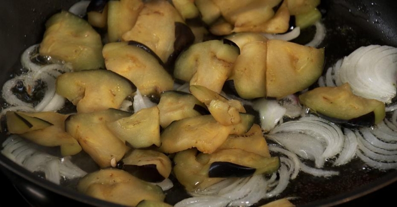 Жареные баклажаны в сметане