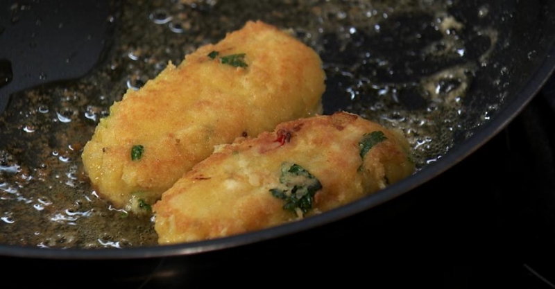 Вада пав (бургер с острой картофельной котлетой по-индийски)