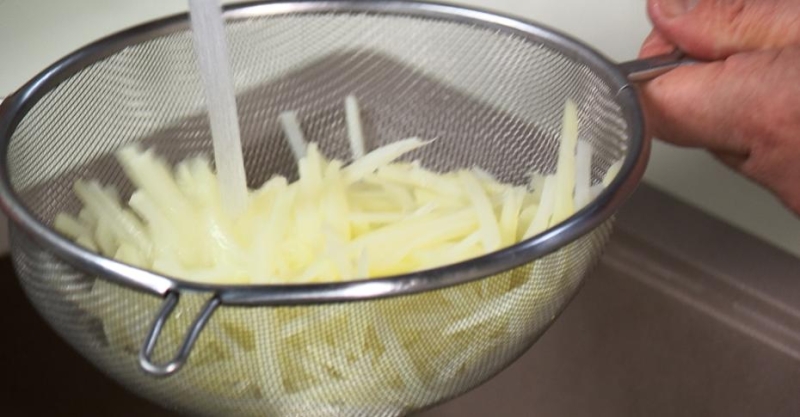 Корейский салат из полусырой картошки