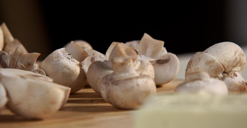 Картошка с грибами в сырном соусе