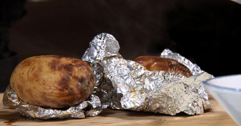 Кумпир (запеченная фаршированная картошка по-турецки)