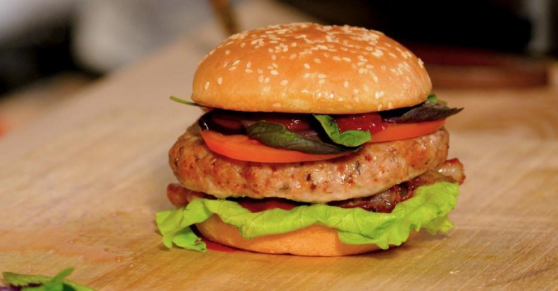 Бургер с вишней