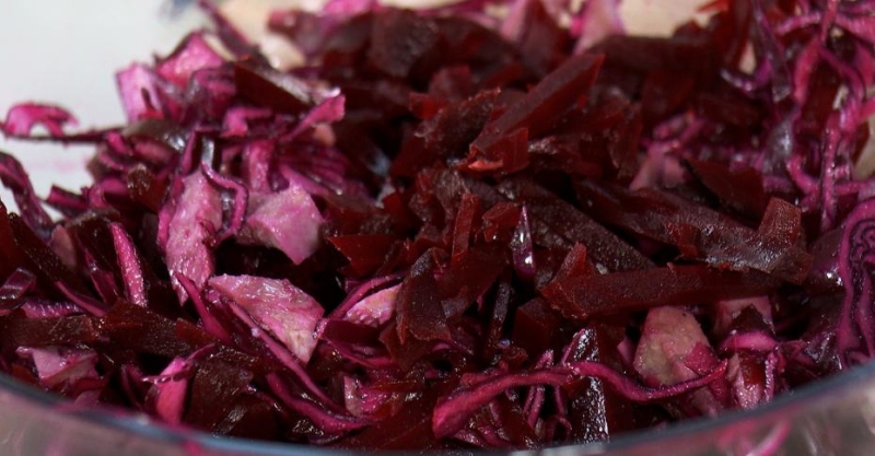 Красный салат от Сальвадора Дали