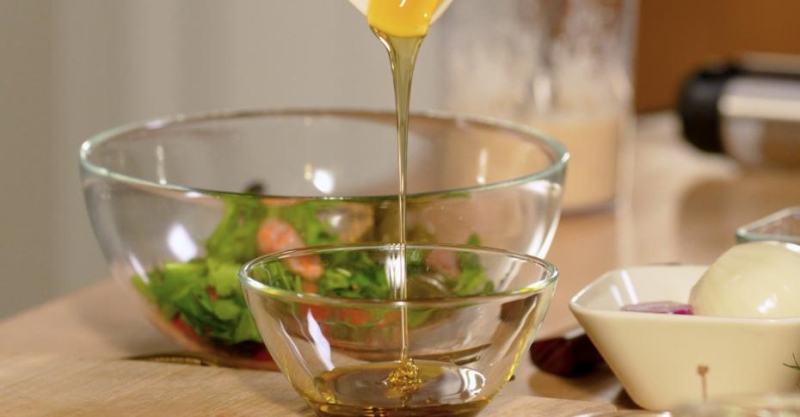 Цветной салат с черри и зеленью