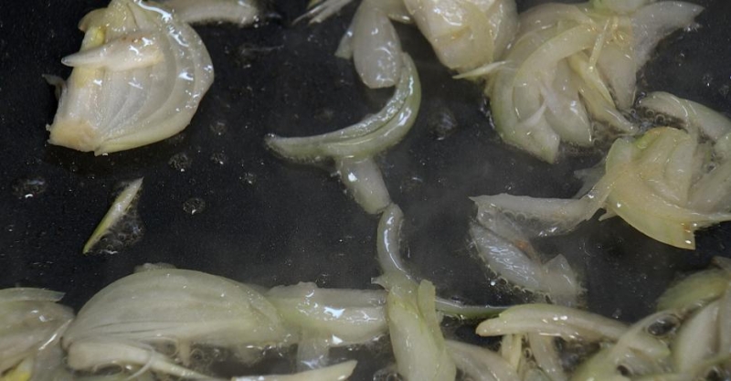 Картошка с грибами в сырном соусе