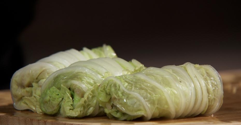 Азиатские голубцы в пекинской капусте