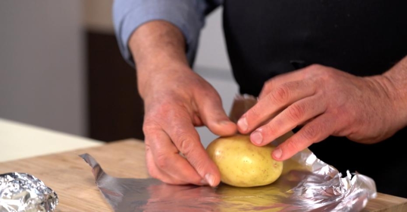 Кумпир (запеченная фаршированная картошка по-турецки)