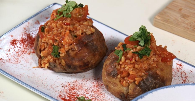 Кумпир (запеченная фаршированная картошка по-турецки)