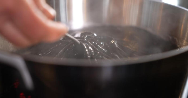 Чернильные спагетти с песто