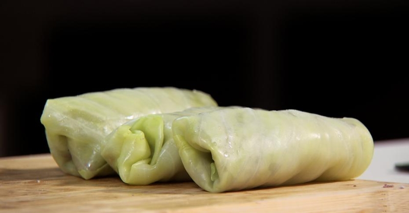 Голубцы с колбасками в итальянском стиле