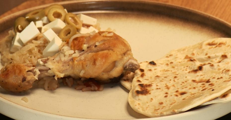 Курица по-гречески с питой